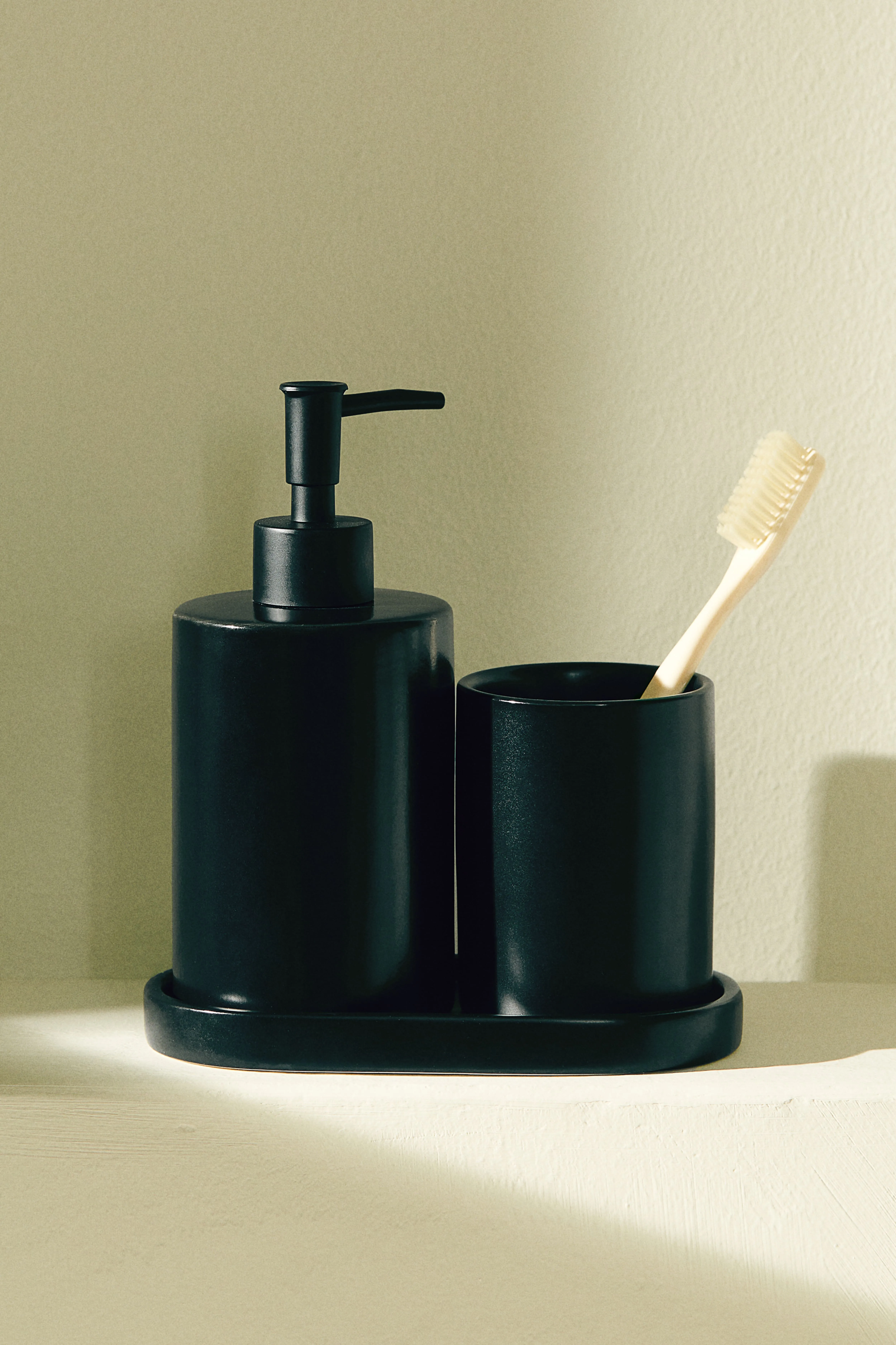 Earthenware soap dispenser - Black - Home All | H&M GB