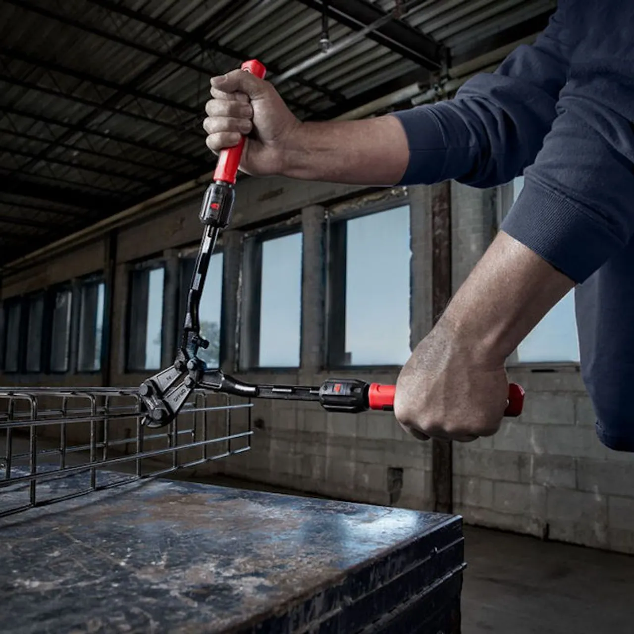 Milwaukee Extendable Bolt Cutter - 1pc 4932464850